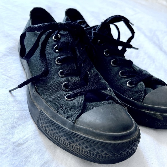 Converse Black Low Tops - Picture 4 of 5